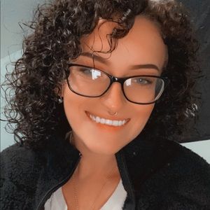 Meet your Posher, Raesha